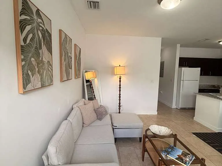 515 W 79th Pl #B1 — Photo 4