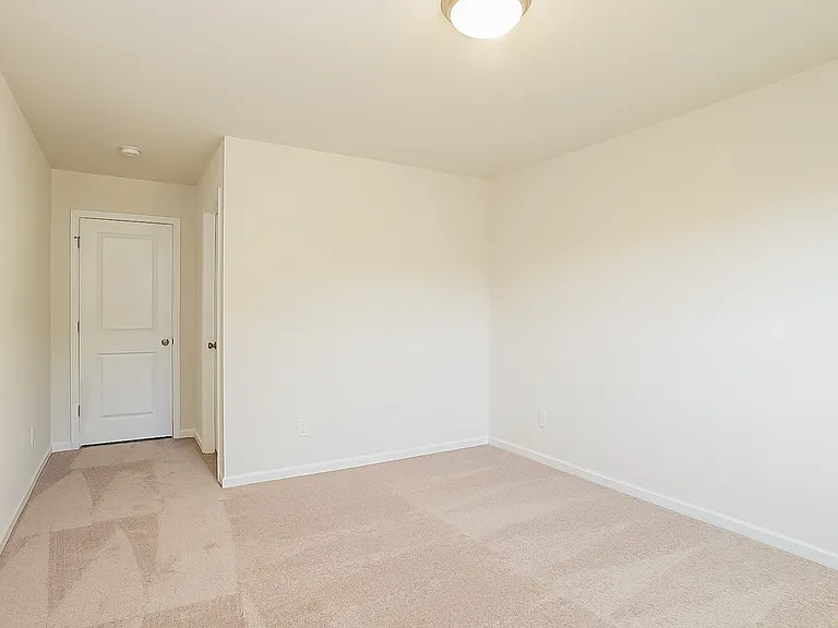 732 Courtland Dr — Photo 10