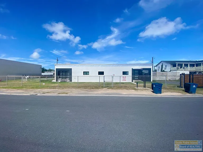 711 W South Shore Dr #B — Photo 14
