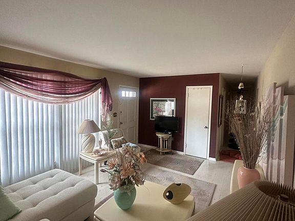 3rd image of 114 Lenoak Dr