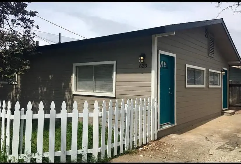 823 Main St photo 1