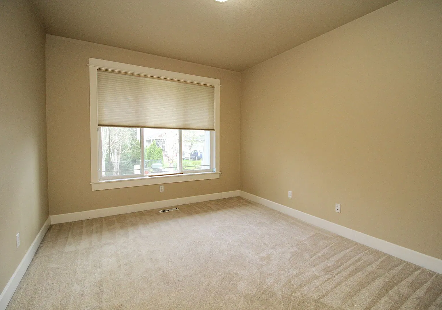 Alluring 4 Bedroom, 2.5 Bathroom Modern house in Beaverton — Photo 4