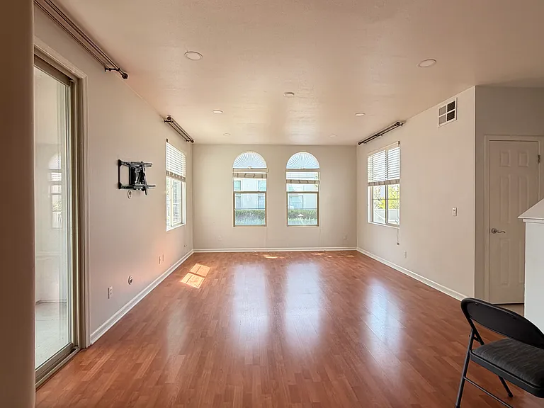 2221 Amaryllis Cir — Photo 14