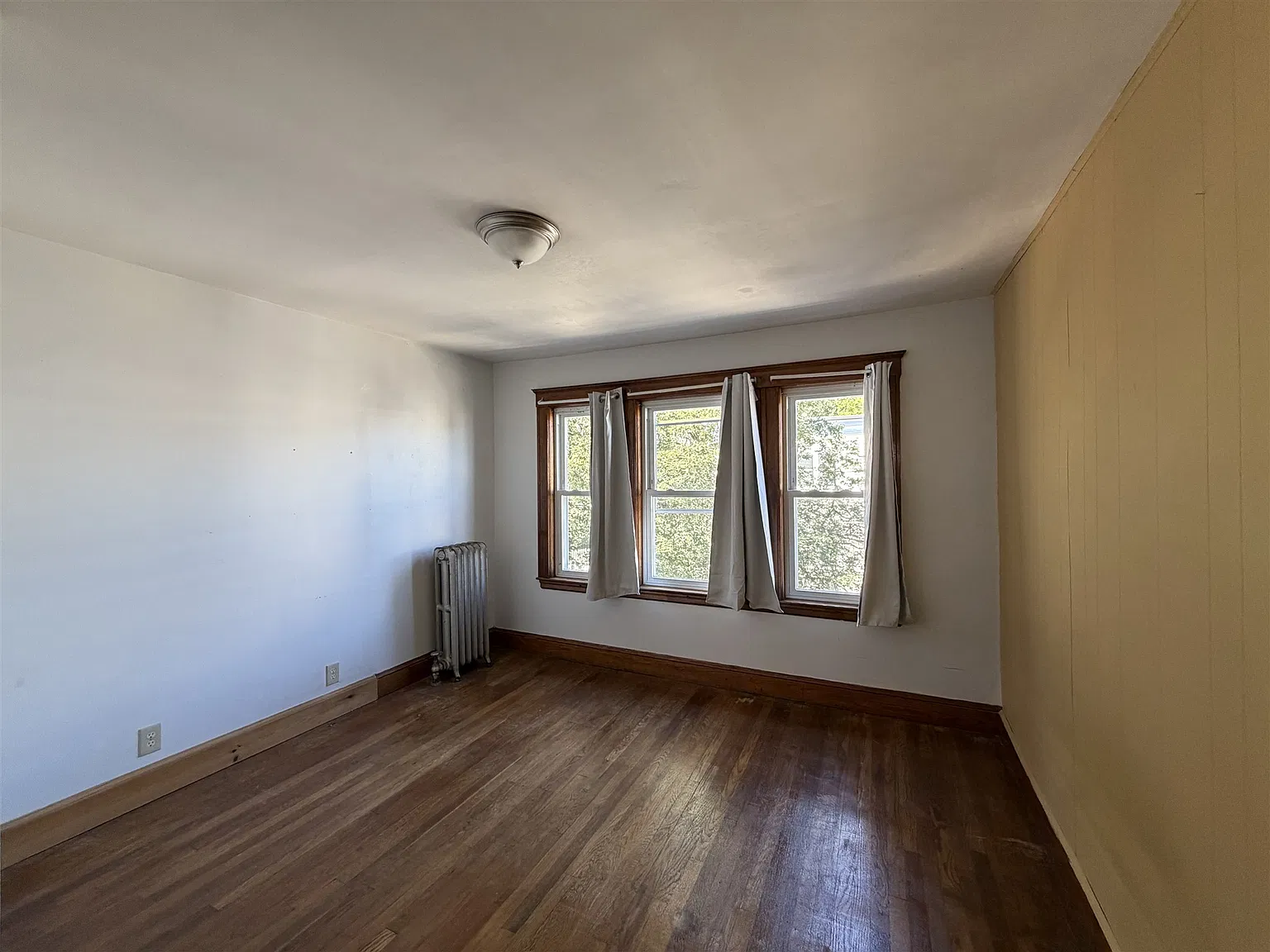 3 bed, 1200 sqft, $3,000 — Photo 2