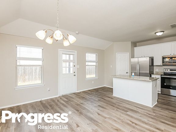 5th image of 413 Heritage Dr