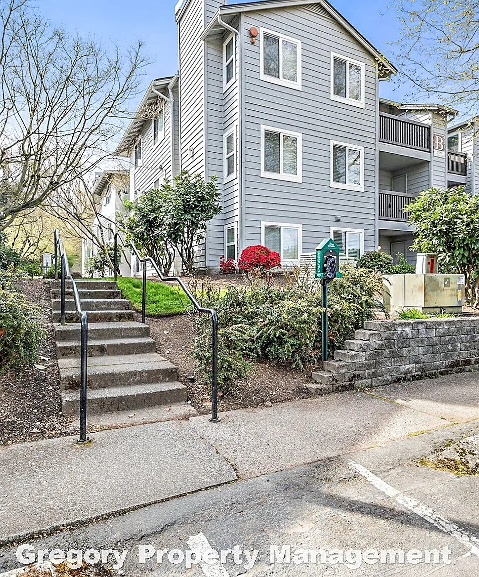 2 bed, 2.0 bath, 924 sqft, $2,300 — Photo 3