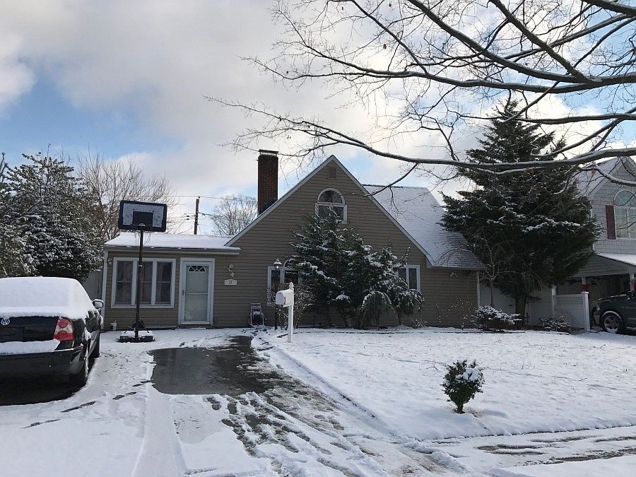1st image of 19 Boxwood Ln