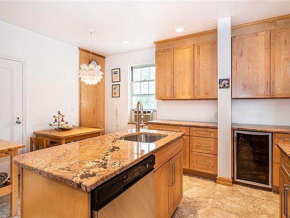5th image of 1 Park Ln APT 6D