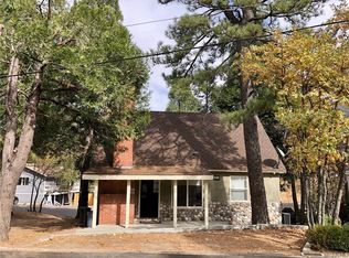 367 Hunt Ln, Crestline, CA 92325