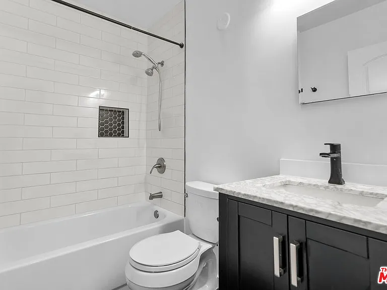18343 Calvert St — Photo 21