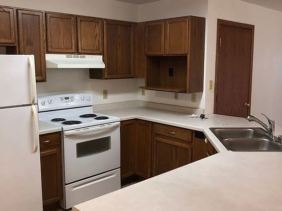 3rd image of N25W24011 River Park Dr APT 6