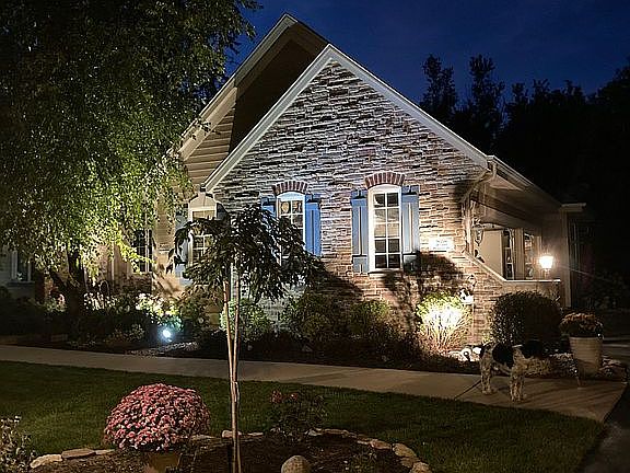 4th image of W238N7381 Monterey Ct