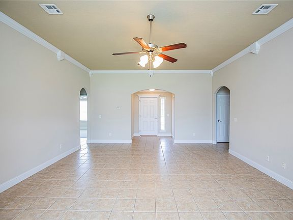 4th image of 409 E Meadow Wood Ln