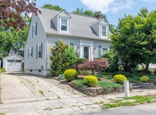 68 Brookside Dr, Cranston, RI 02910