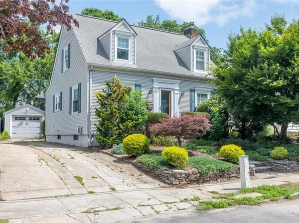 68 Brookside Dr, Cranston, RI 02910