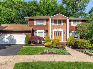 15 Mark Cir, Metuchen, NJ 08840