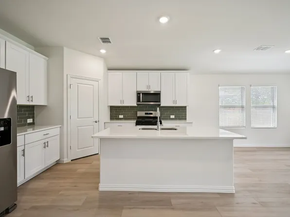 4028 Palestine Dr, Farmersville, TX 75442