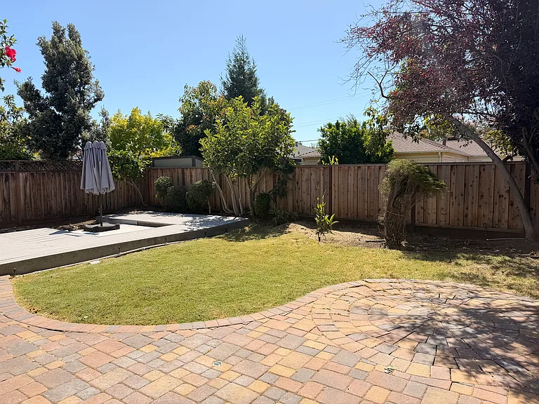 585 Morse Ave — Photo 23
