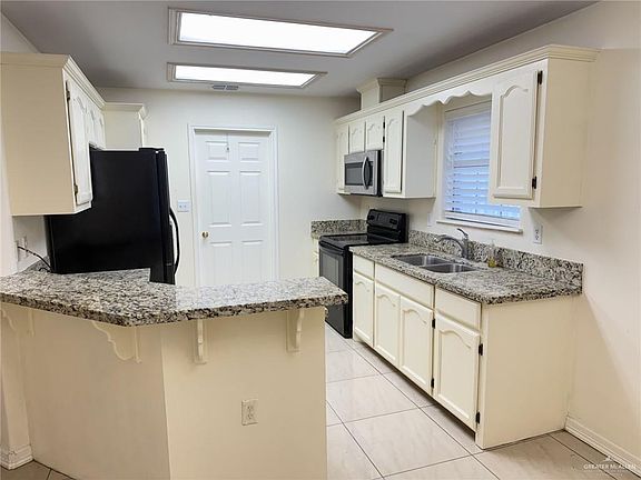 2nd image of 3809 San Gerardo