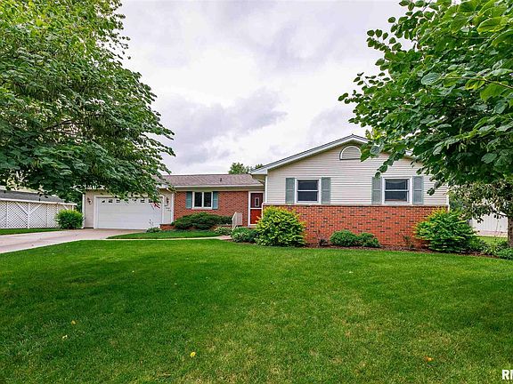 2nd image of 827 5th Avenue Dr W