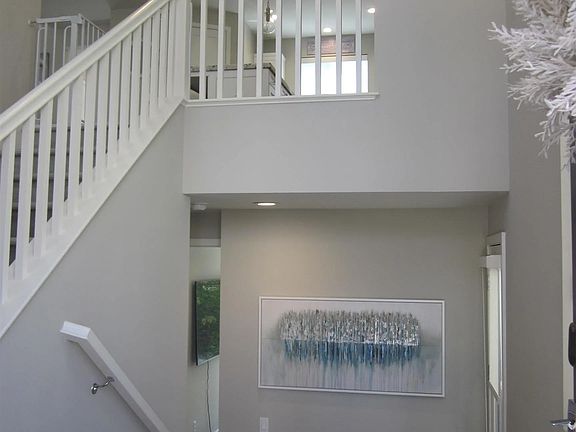 3rd image of 16247 Camden Cir