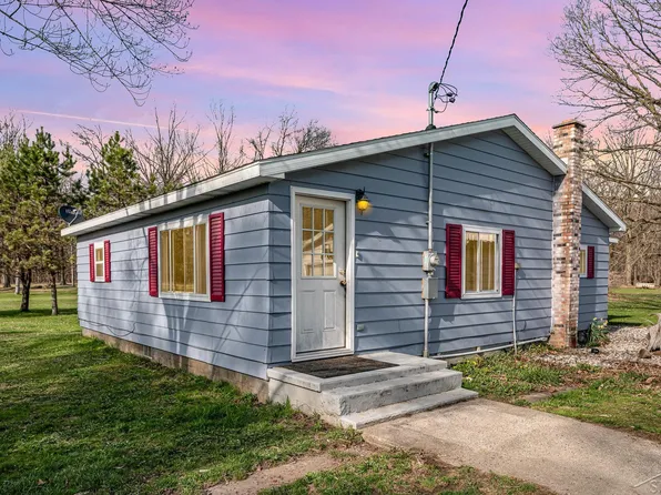 1635 S Castor Rd, Midland, MI 48640