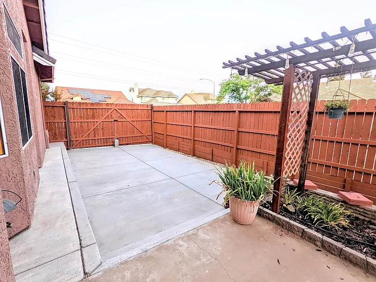 8128 Bramfield Way — Photo 22