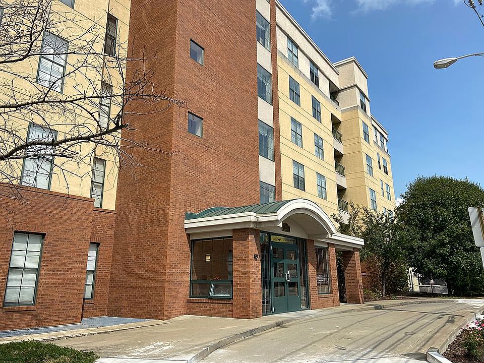1st image of 1117 University Ave Suite 207