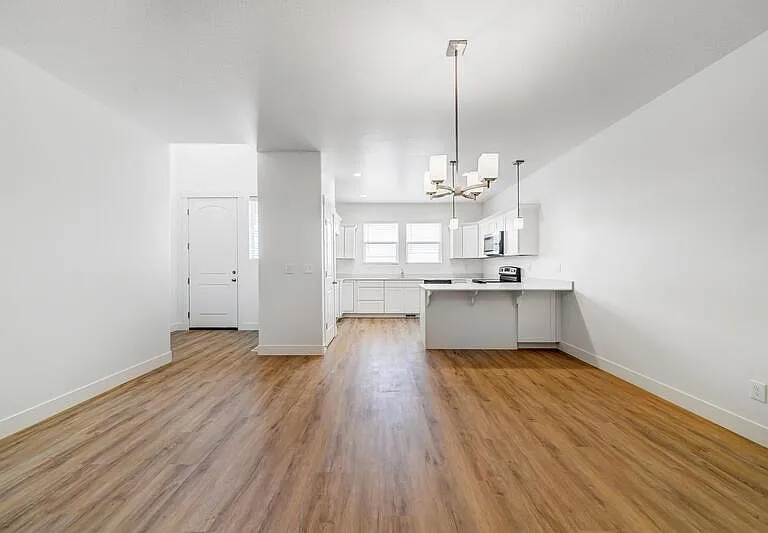 3904 W Hardman Way #NEXT TO LAUNDRY — Photo 3