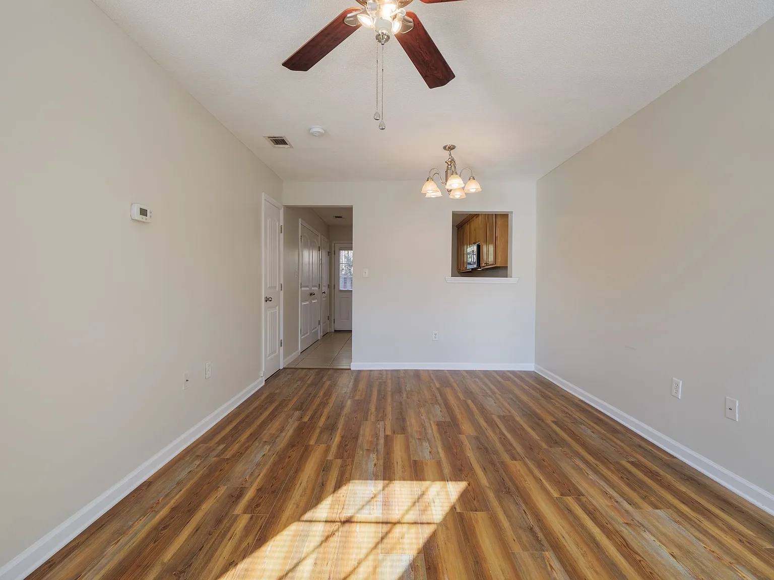 Beautiful 2bedroom 2.5 bath Townhome — Photo 3