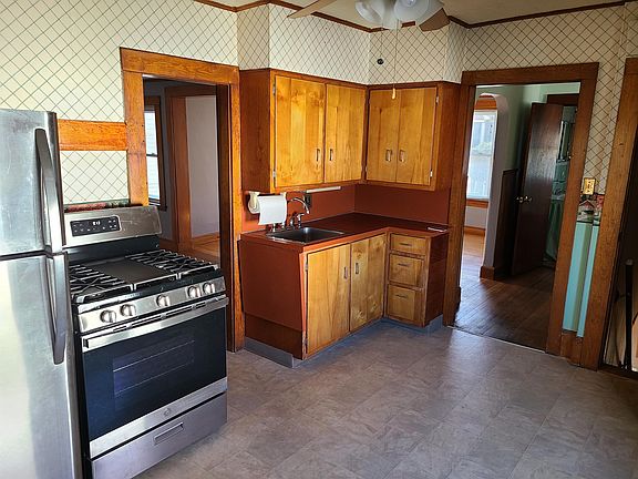 4th image of 60 Endicott Ave #1