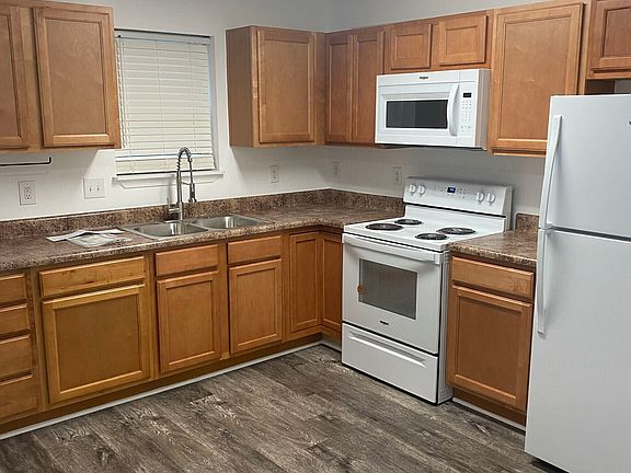 4th image of 2038 Cornell Ave