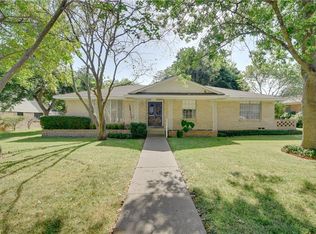 824 Misty Glen Dr, Desoto, TX 75115