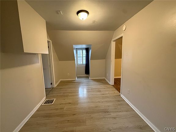 5th image of 708 E Laurel St #2
