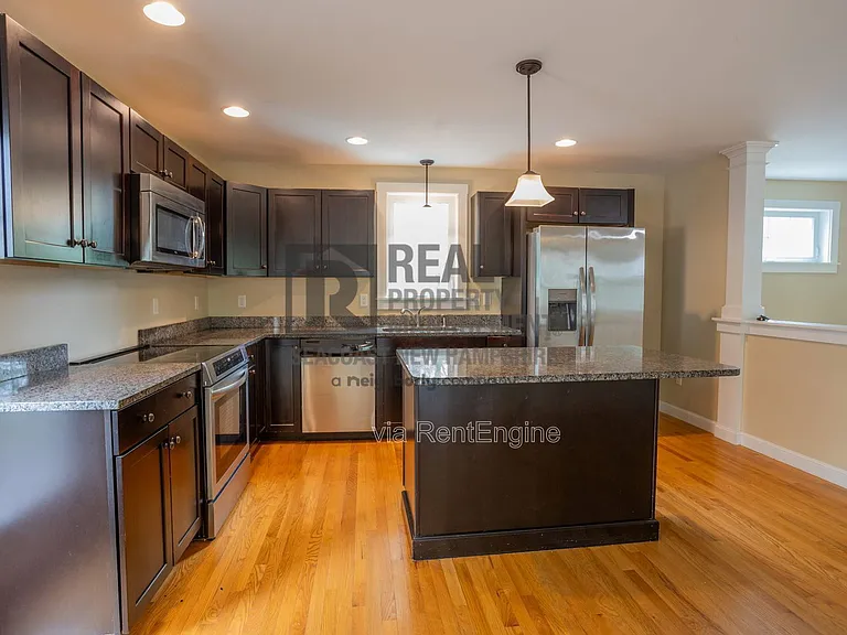 8 Winslow Dr — Photo 1