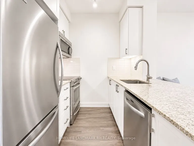 18 Graydon Hall Dr #208 — Photo 6