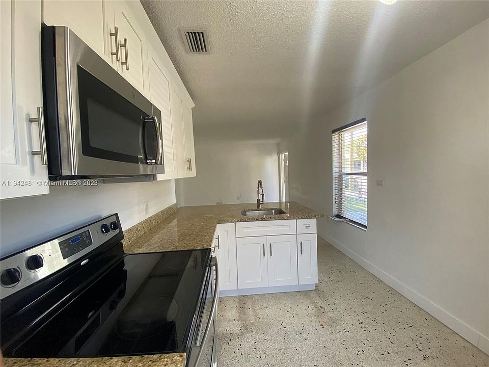 1st image of 301 NW 25th Ct #303