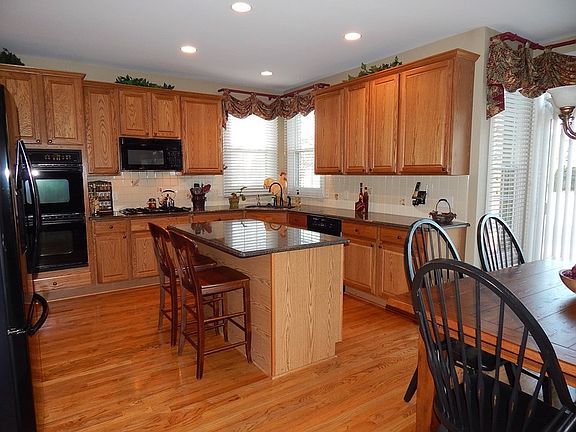 3rd image of 47632 Torrington Dr N
