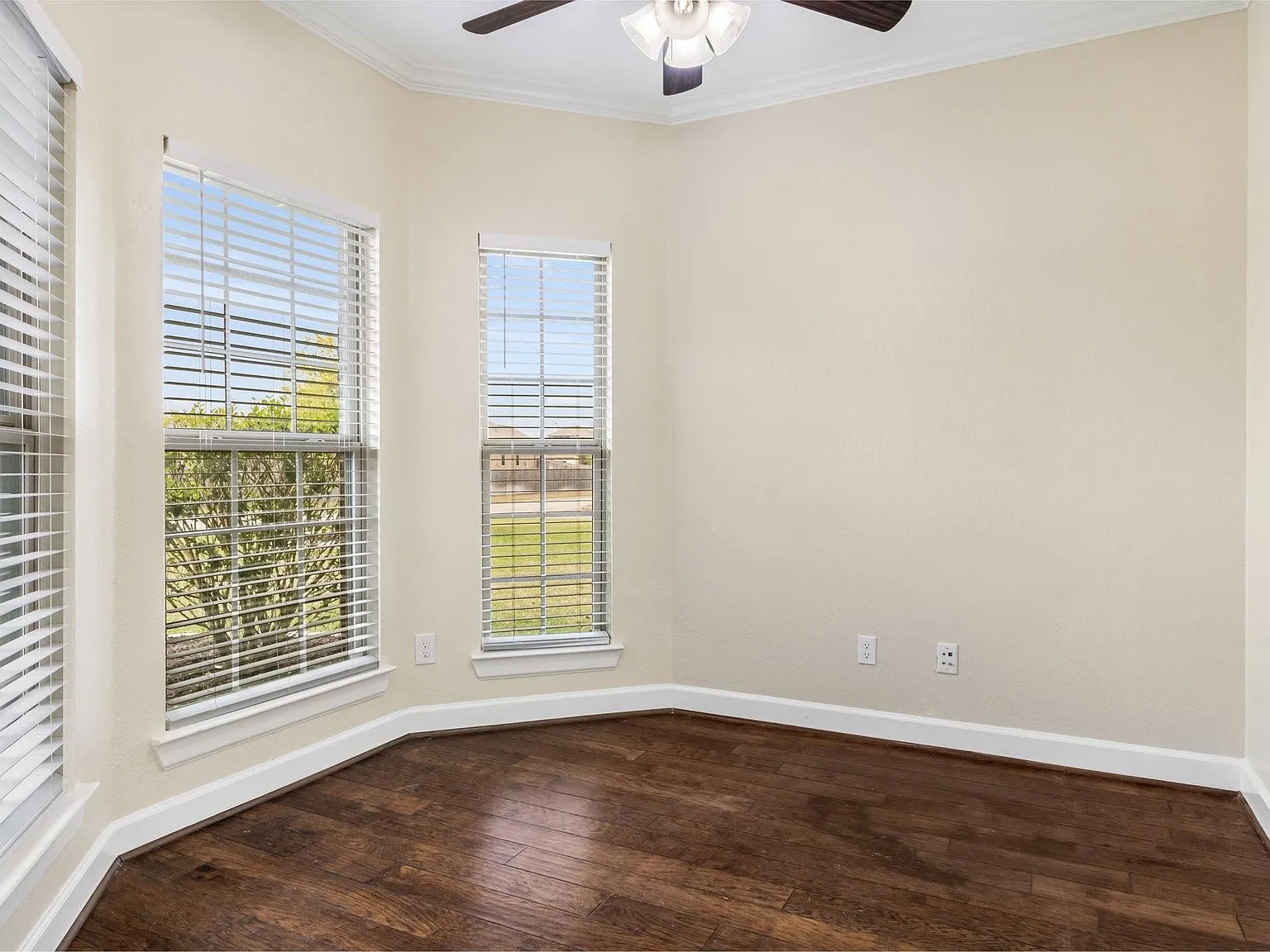3 bed, 3.5 bath, 2269 sqft, $2,300 — Photo 4