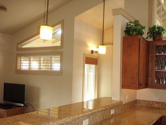 4th image of 75-6025 Alii Dr APT M202