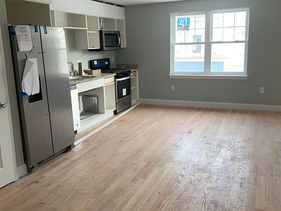 2nd image of 219 High St APT 4