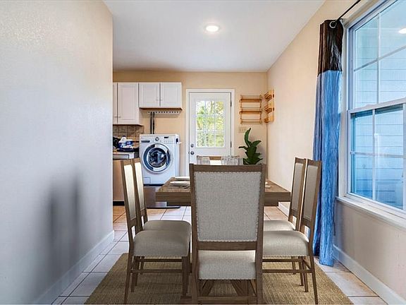 3rd image of 301 E Powell Ln