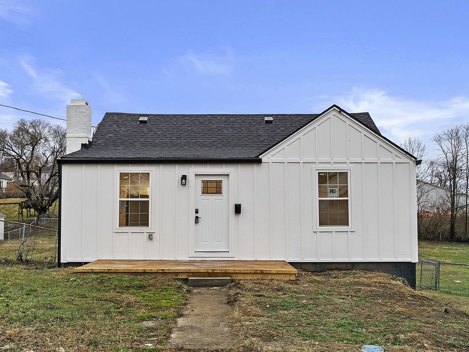 1st image of 111 N Robbins Ct