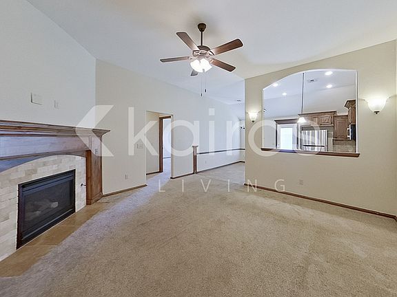 3rd image of 10613 SW 36th St