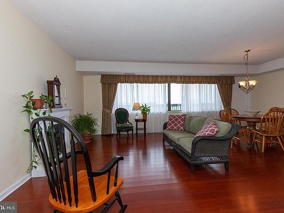 3rd image of 3713 S George Mason Dr #1315W