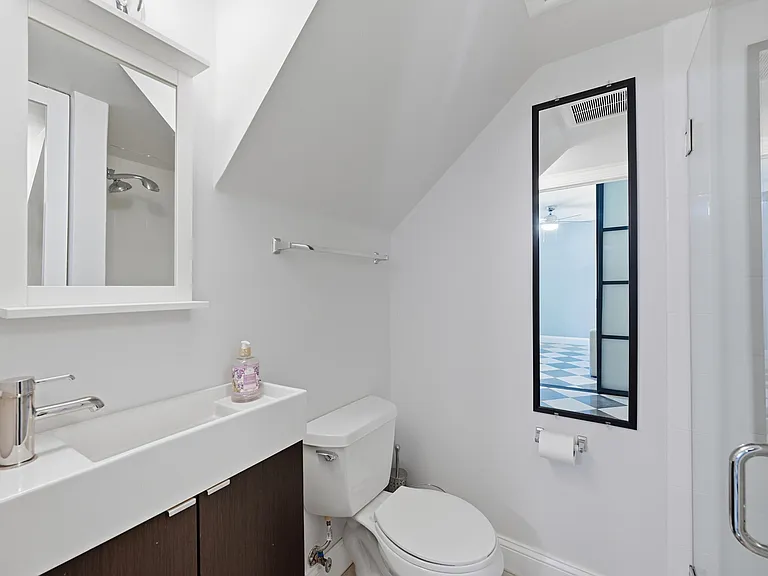 542 NE 7th Ave #2 — Photo 31