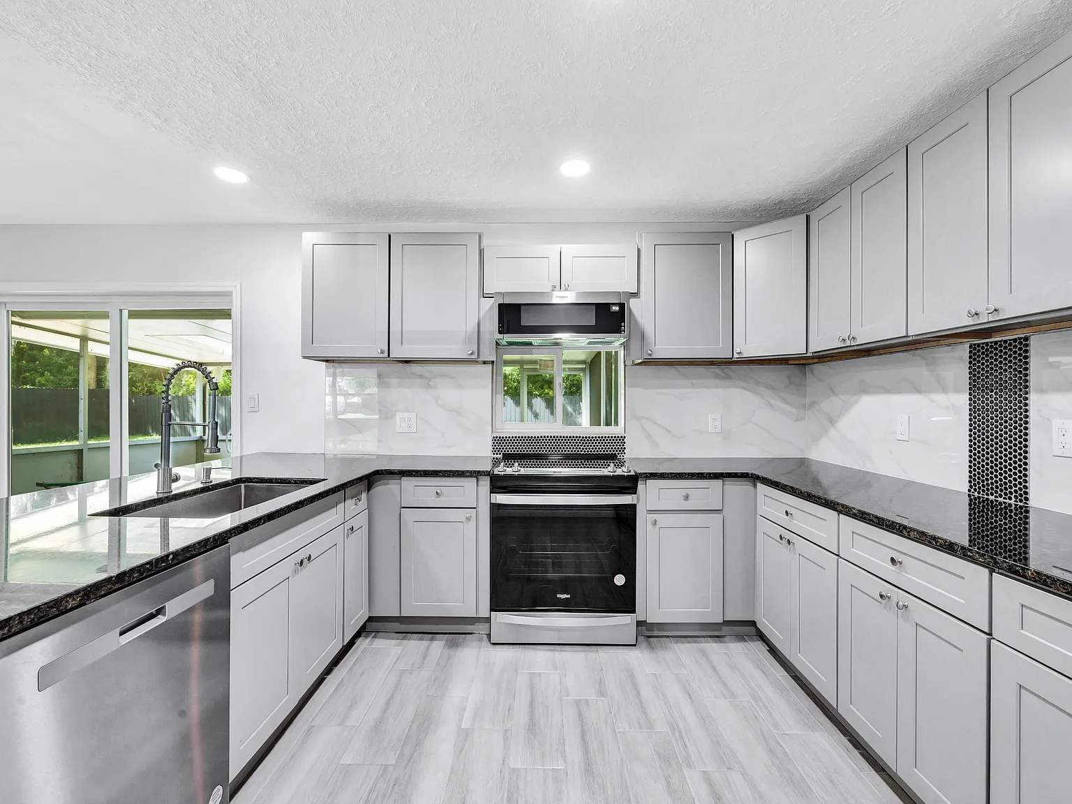 5 bed, 1719 sqft, $3,345 — Photo 4