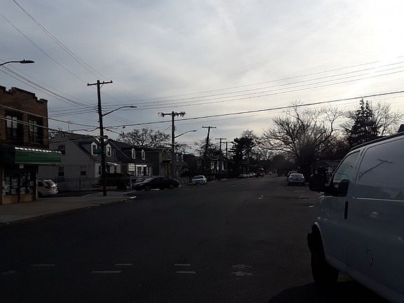 4th image of 17810 Sayres Ave