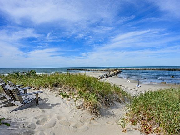 3rd image of 40 Harbor Rd