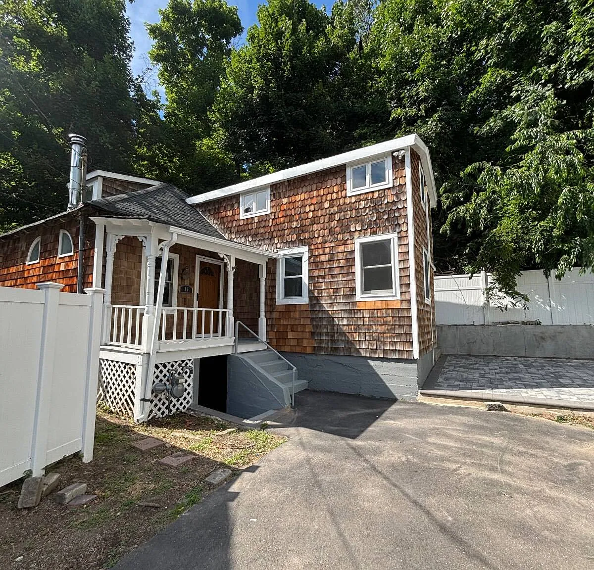2 bed, 1.0 bath, $3,400 — Photo 1